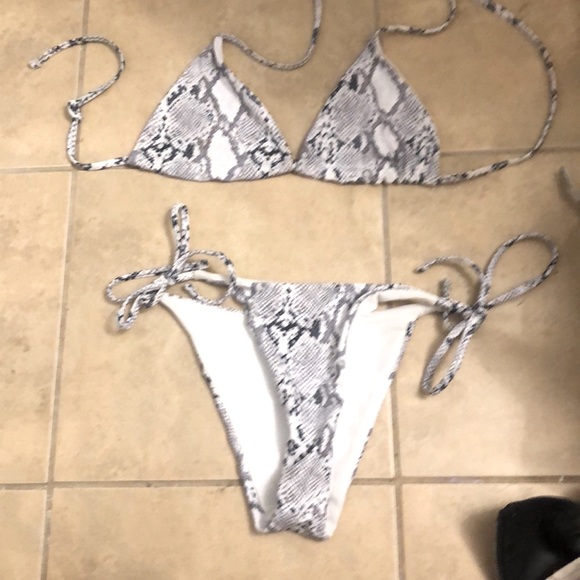 snake skin print string bikini - Picture 1 of 4